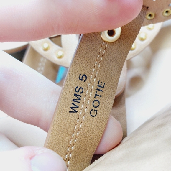 New Dolce Vita Gotie White/Brown Laser Cut Thong Sandals S33 - Picture 7 of 8